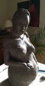 Terre crue femme enceinte