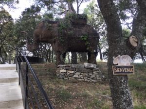 l'Eléphant de Vaugines en Provence