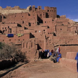Débuter le carnet de voyage et le stage "Dessin, méditation, jeûne intermittent et randonnée au Maroc" au Ksar d'Aït-Ben-Haddou.